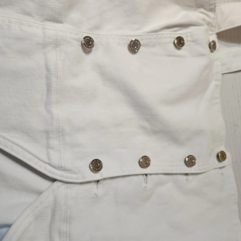 Stylish White Buttoned Top - Picture 4 of 12